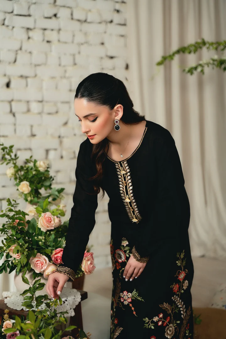 Haleh Embroidered Kurta With Pant Set - Image 5