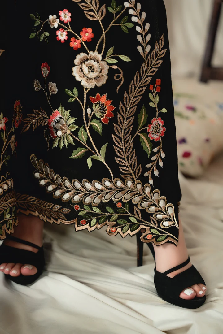 Haleh Embroidered Kurta With Pant Set - Image 8