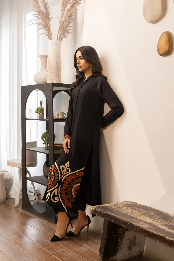 Jules Embroidered Kurta With Pant Set - Image 4