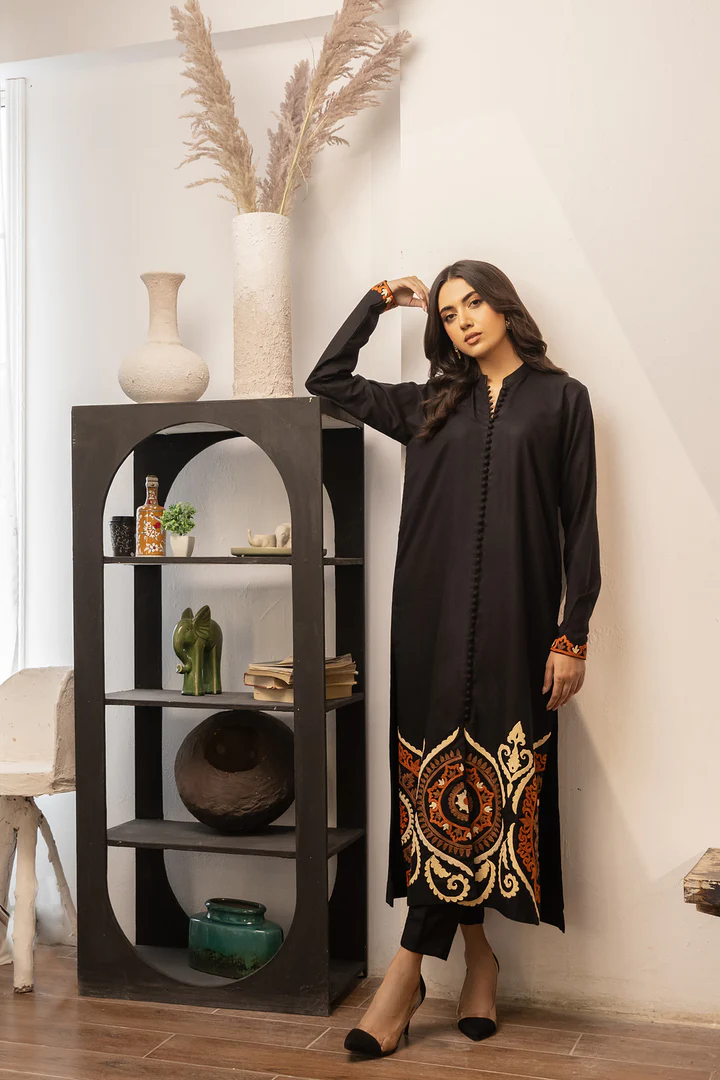 Jules Embroidered Kurta With Pant Set - Image 3